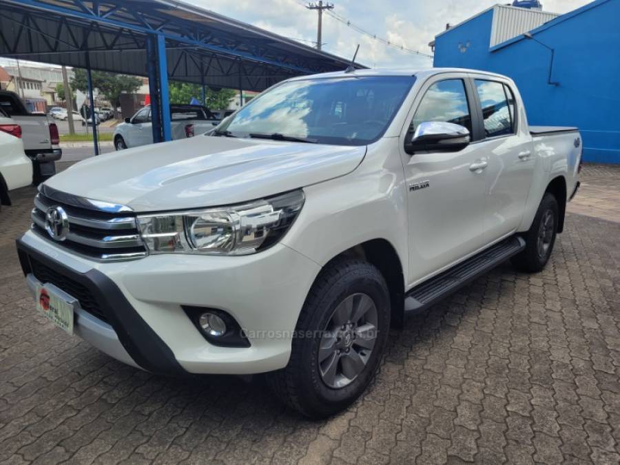 TOYOTA - HILUX - 2017/2017 - Branca - R$ 169.000,00