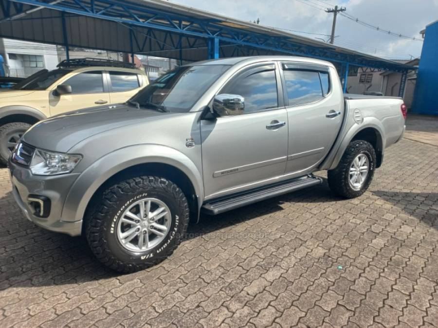 MITSUBISHI - L200 TRITON - 2017/2017 - Prata - R$ 142.990,00