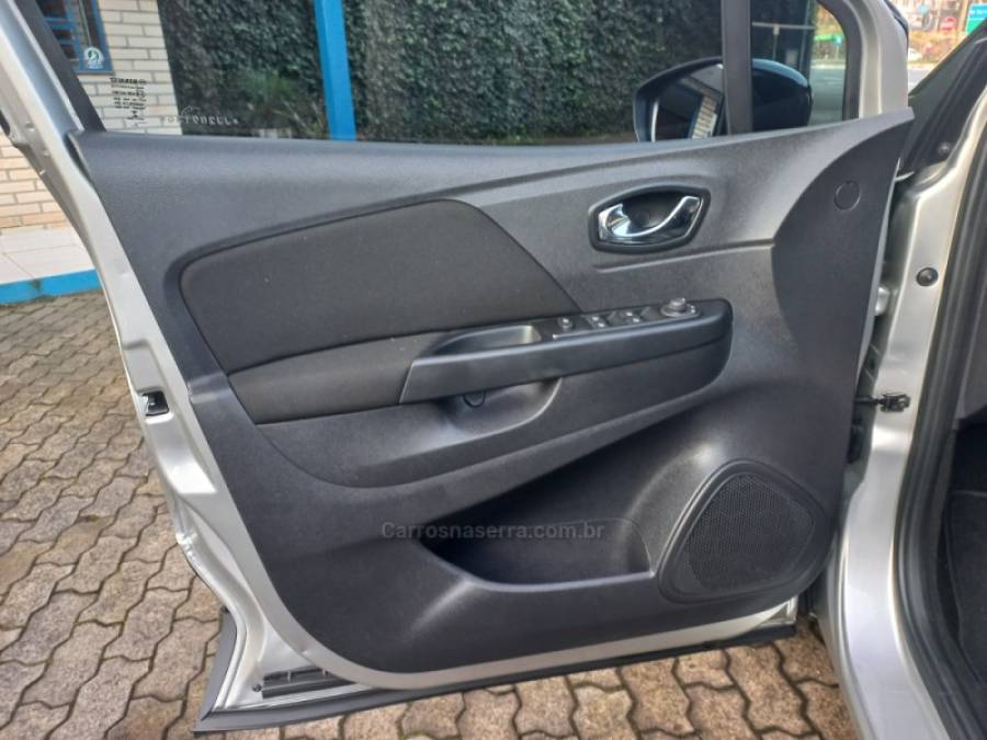 RENAULT - CAPTUR - 2018/2018 - Prata - R$ 71.500,00