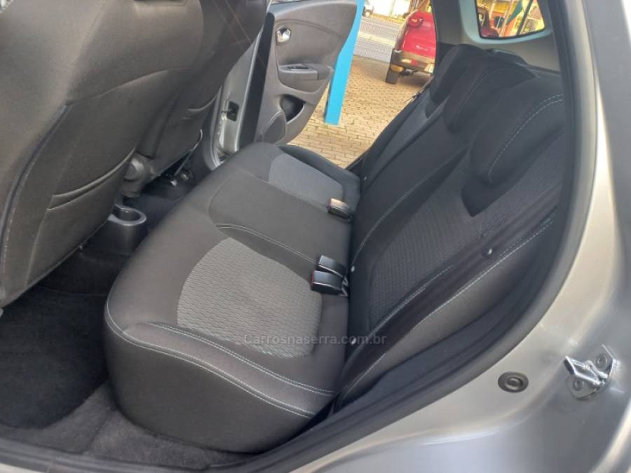 RENAULT - CAPTUR - 2018/2018 - Prata - R$ 71.500,00