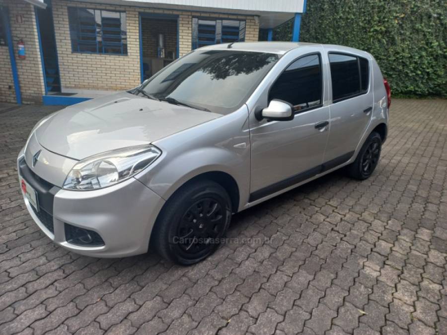 RENAULT - SANDERO - 2013/2013 - Prata - R$ 33.900,00