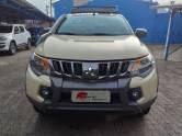 MITSUBISHI - L200 TRITON - 2022/2023 - Bege - R$ 205.451,00