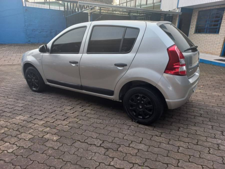 RENAULT - SANDERO - 2013/2013 - Prata - R$ 33.900,00