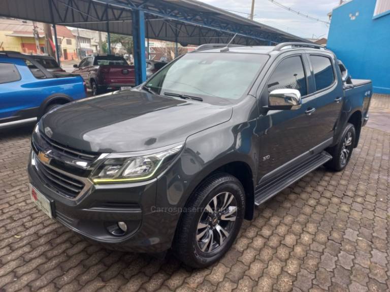 CHEVROLET - S10 - 2020/2020 - Cinza - R$ 145.990,00