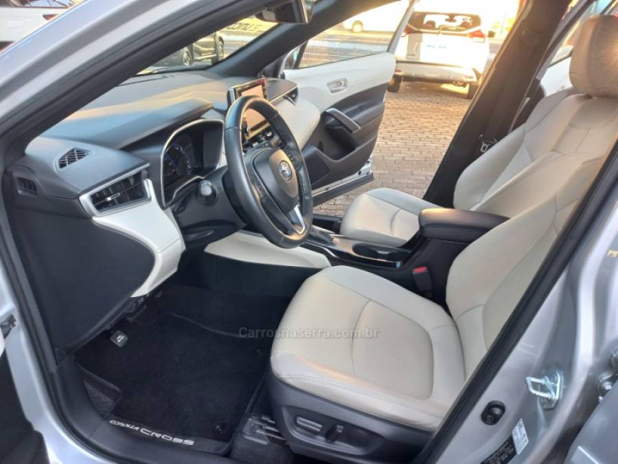 TOYOTA - COROLLA - 2022/2022 - Prata - R$ 150.990,00