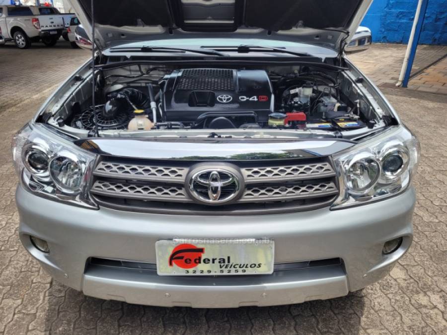 TOYOTA - HILUX SW4 - 2009/2009 - Prata - R$ 109.900,00