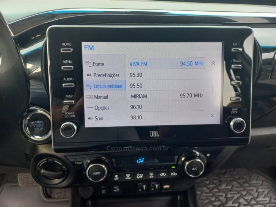 TOYOTA - HILUX - 2021/2021 - Prata - R$ 235.000,00