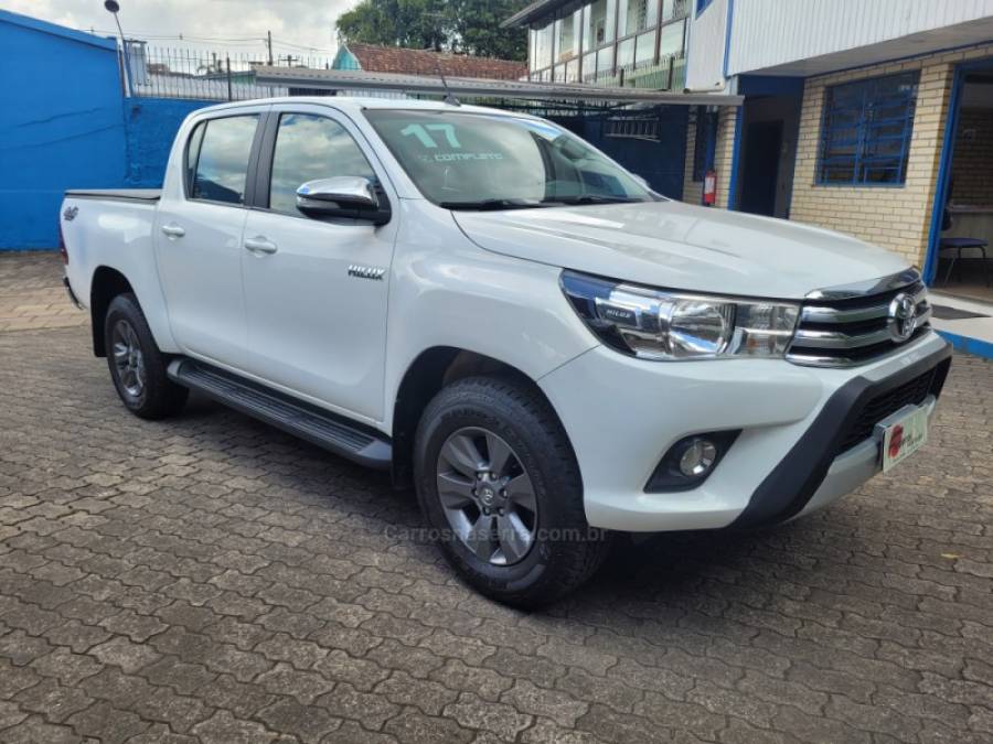TOYOTA - HILUX - 2017/2017 - Branca - R$ 169.000,00