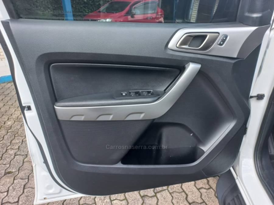 FORD - RANGER - 2022/2022 - Branca - R$ 169.900,00