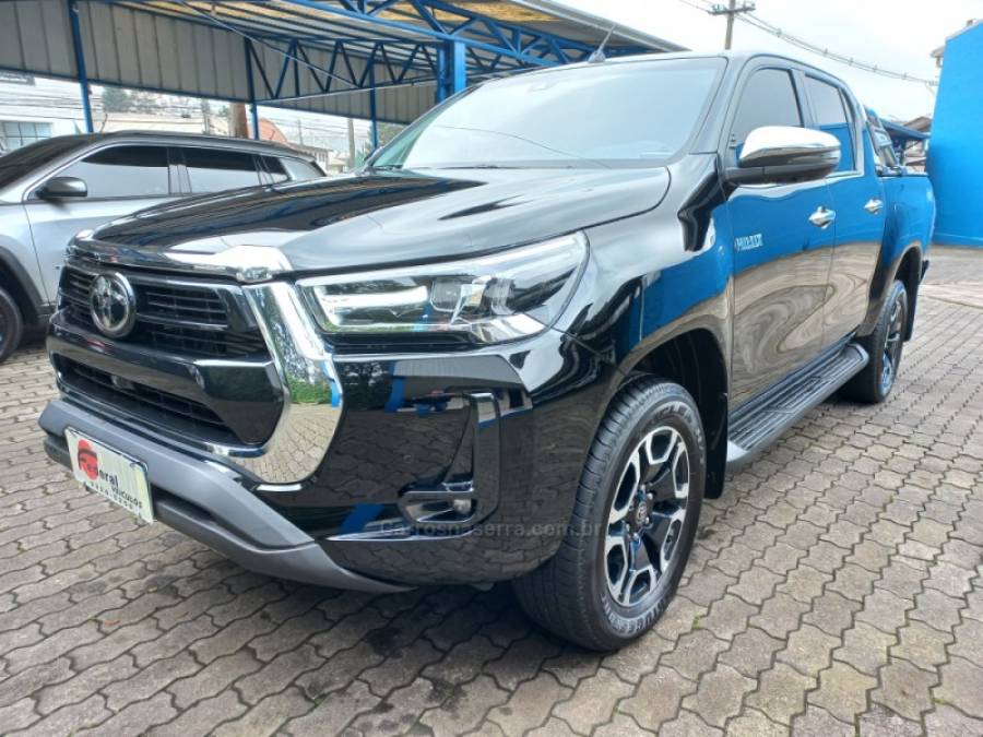 TOYOTA - HILUX - 2023/2023 - Preta - R$ 265.000,00