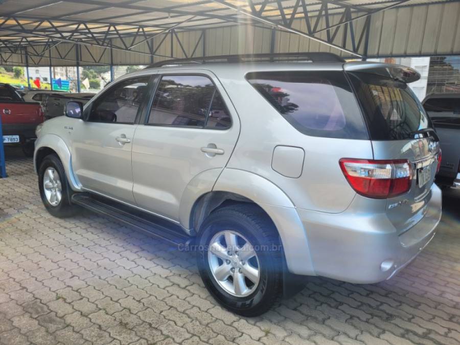 TOYOTA - HILUX SW4 - 2009/2009 - Prata - R$ 109.900,00