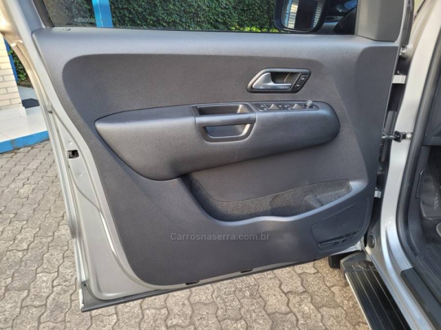 VOLKSWAGEN - AMAROK - 2023/2023 - Prata - R$ 205.000,00
