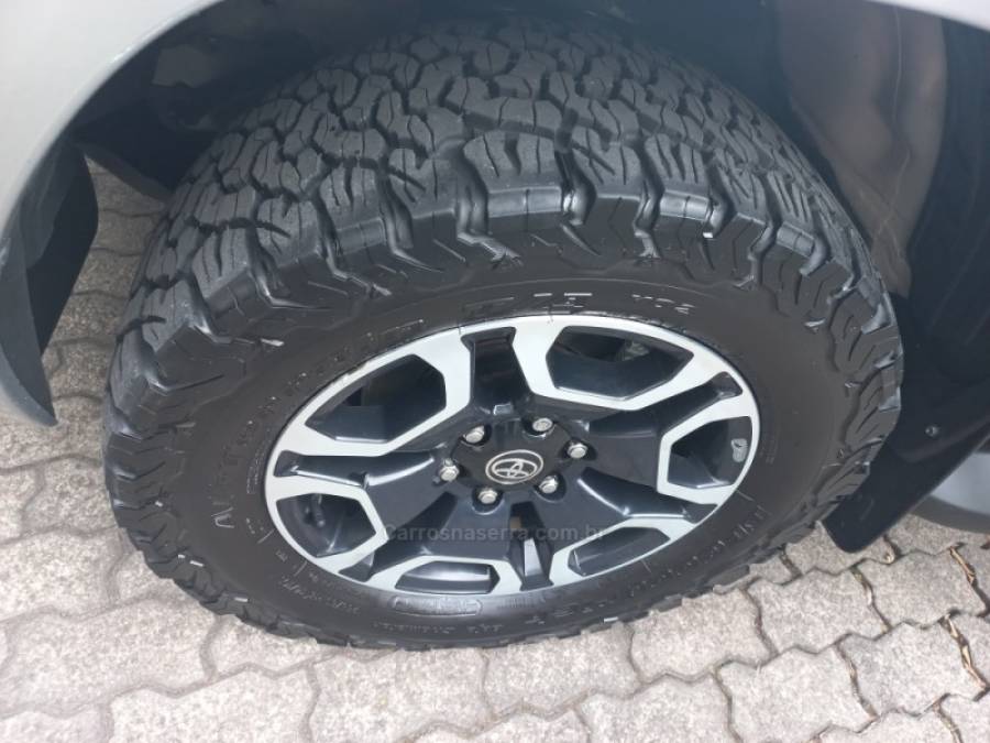 TOYOTA - HILUX - 2021/2021 - Prata - R$ 235.000,00