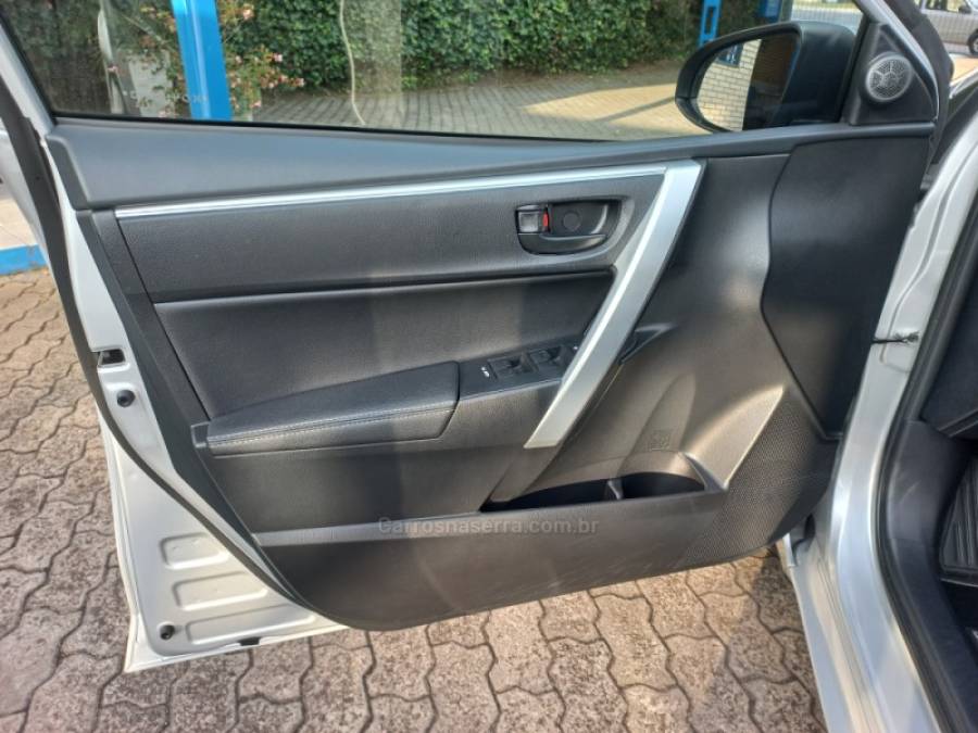 TOYOTA - COROLLA - 2019/2019 - Prata - R$ 106.990,00