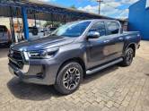 TOYOTA - HILUX - 2023/2023 - Cinza - R$ 265.000,00