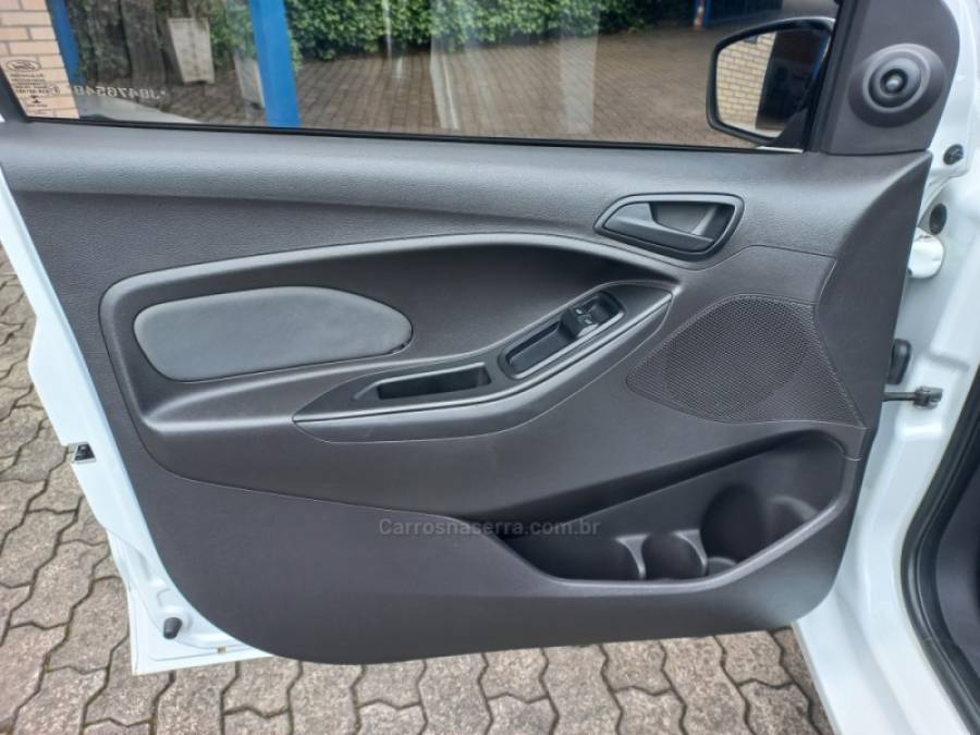 FORD - KA - 2018/2018 - Branca - R$ 43.990,00