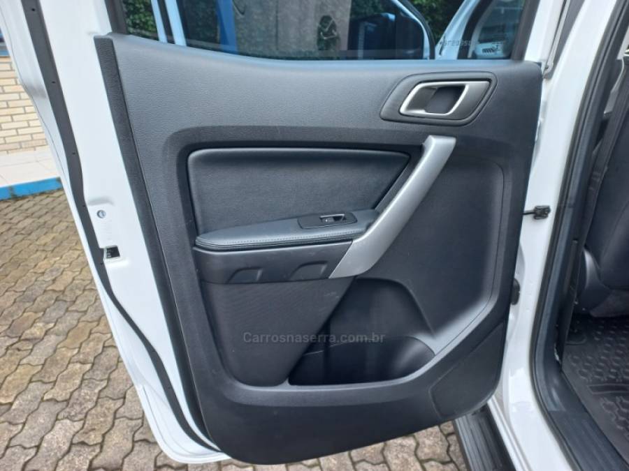 FORD - RANGER - 2021/2021 - Branca - R$ 176.000,00