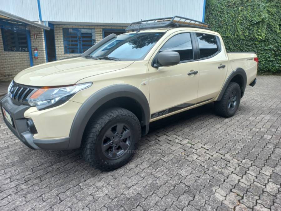 MITSUBISHI - L200 TRITON - 2022/2023 - Branca - R$ 209.000,00