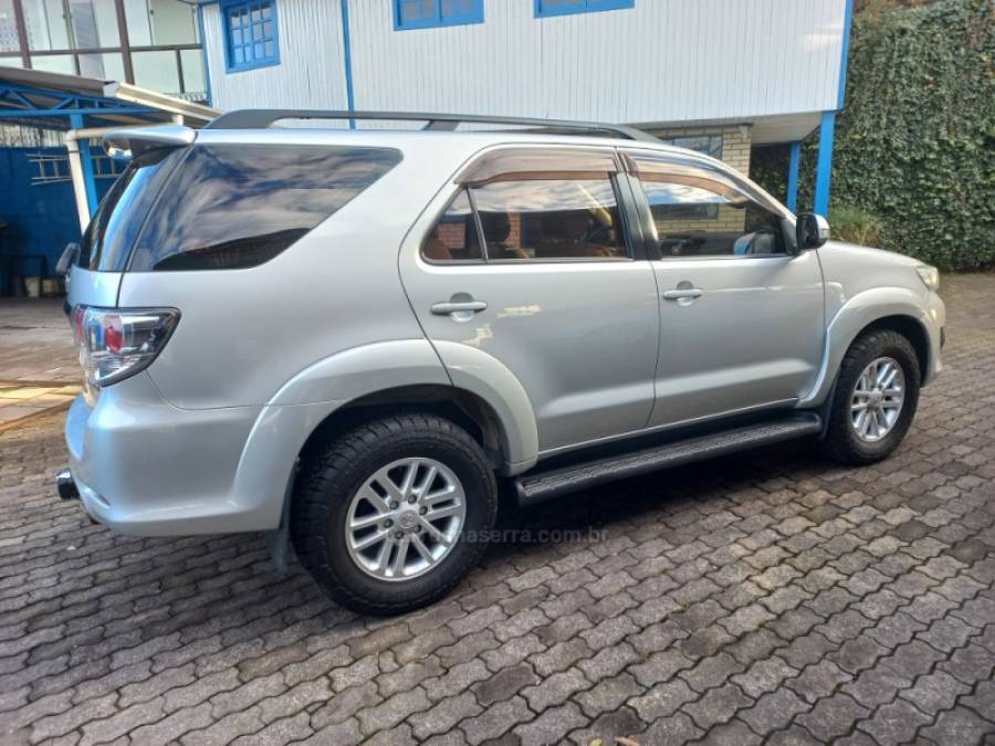 TOYOTA - HILUX SW4 - 2013/2013 - Prata - R$ 135.000,00