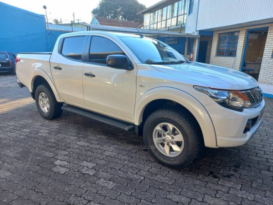 MITSUBISHI - L200 TRITON - 2018/2018 - Branca - R$ 125.000,00