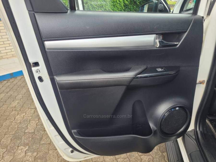 TOYOTA - HILUX - 2017/2017 - Branca - R$ 169.000,00