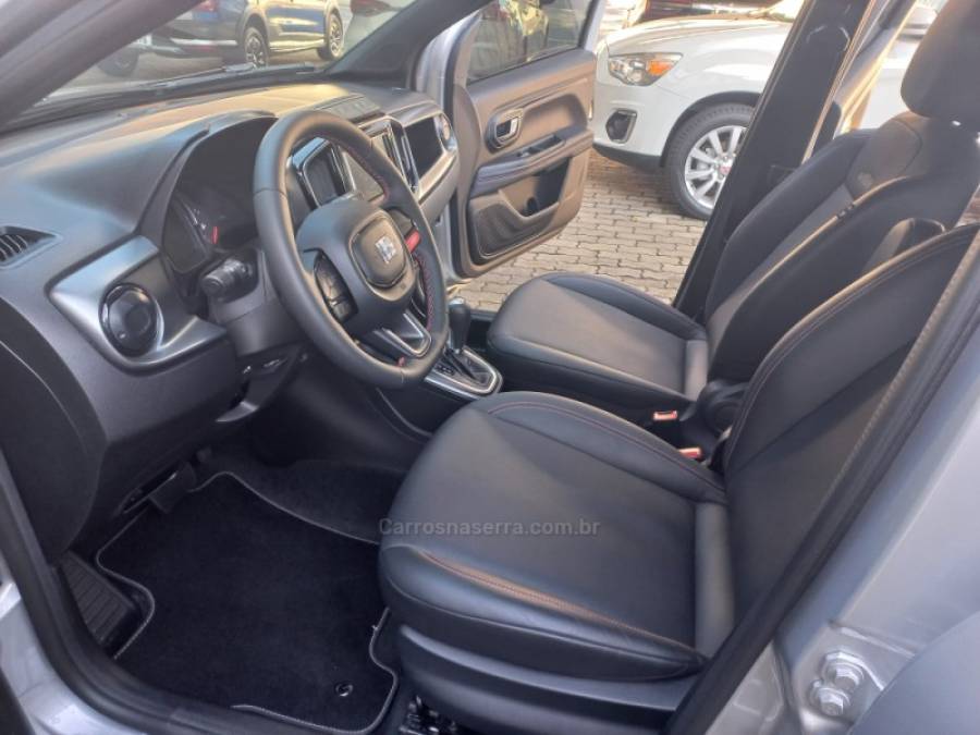 FIAT - STRADA - 2025/2025 - Prata - R$ 132.900,00