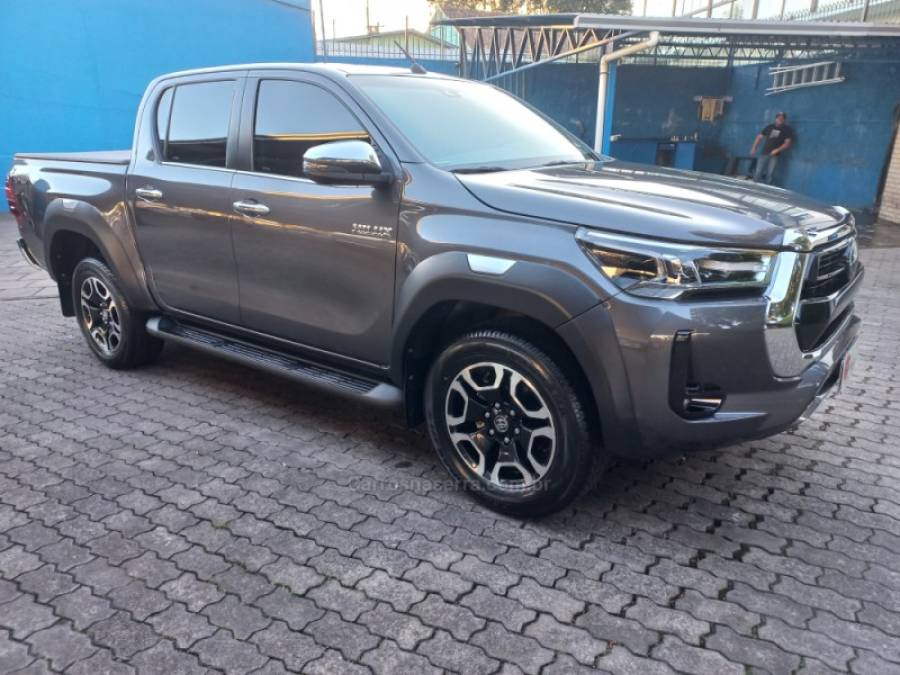 TOYOTA - HILUX - 2023/2023 - Cinza - R$ 265.000,00