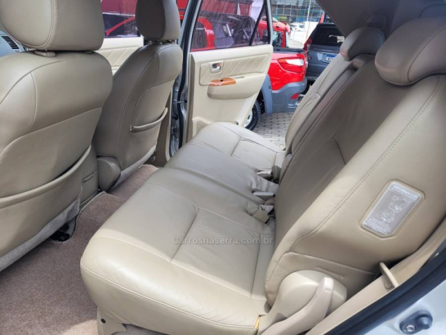 TOYOTA - HILUX SW4 - 2009/2009 - Prata - R$ 109.900,00