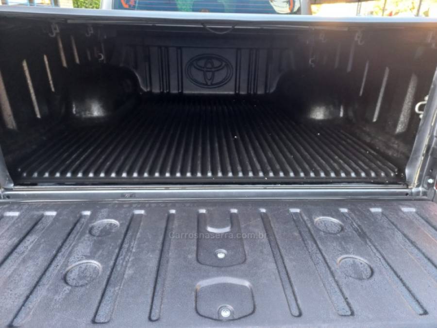 TOYOTA - HILUX - 2023/2023 - Cinza - R$ 265.990,00