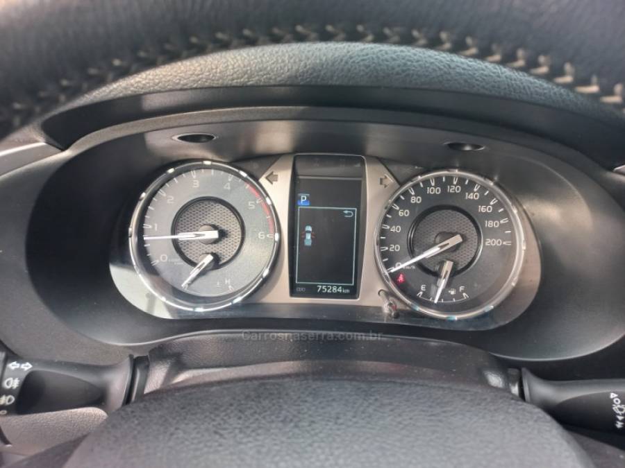 TOYOTA - HILUX - 2021/2021 - Prata - R$ 235.000,00