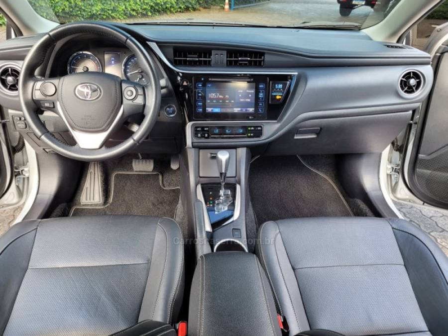 TOYOTA - COROLLA - 2019/2019 - Prata - R$ 106.900,00