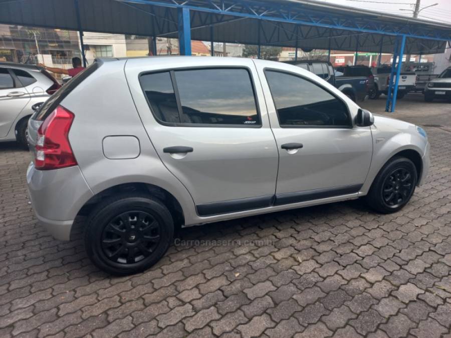 RENAULT - SANDERO - 2013/2013 - Prata - R$ 33.900,00