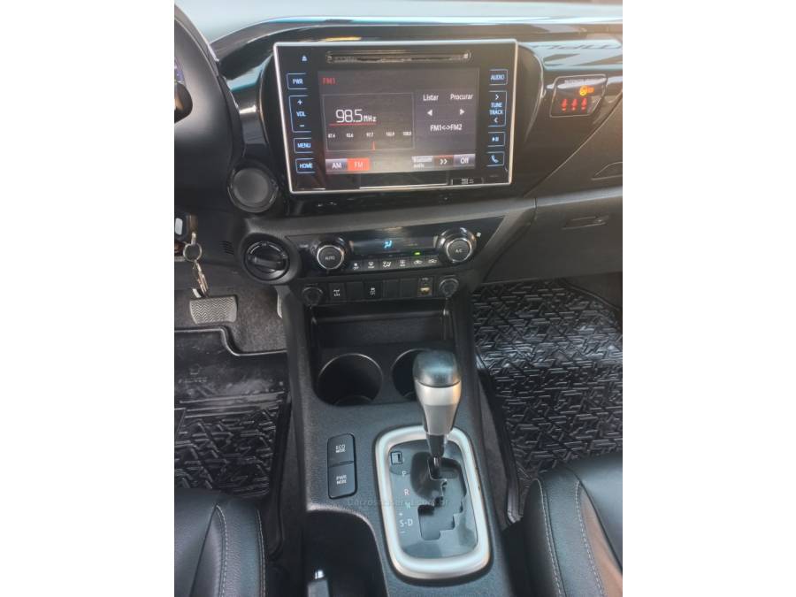 TOYOTA - HILUX - 2017/2017 - Branca - R$ 169.000,00