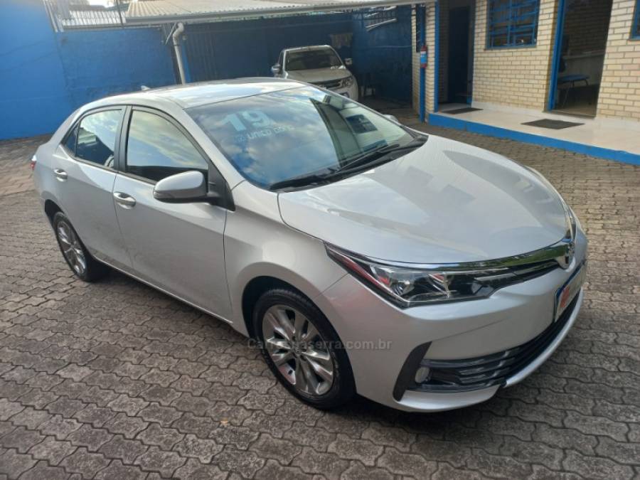 TOYOTA - COROLLA - 2019/2019 - Prata - R$ 106.990,00