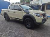 MITSUBISHI - L200 TRITON - 2022/2023 - Bege - R$ 205.451,00