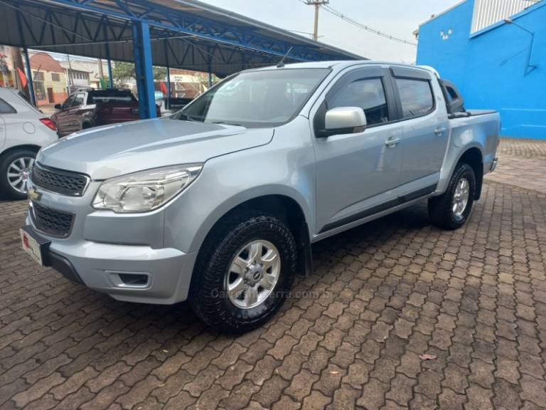 CHEVROLET - S10 - 2013/2013 - Prata - R$ 88.000,00