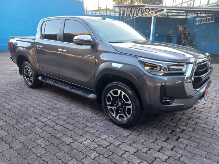 TOYOTA - HILUX - 2023/2023 - Cinza - R$ 265.990,00