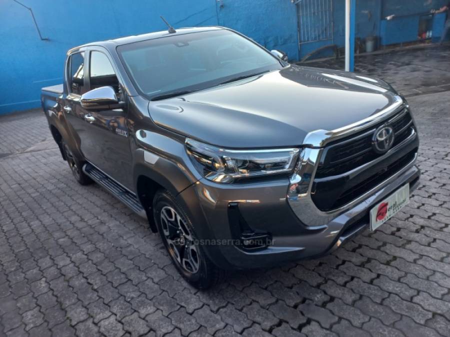 TOYOTA - HILUX - 2023/2023 - Cinza - R$ 265.000,00