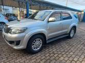 TOYOTA - HILUX SW4 - 2013/2013 - Prata - R$ 135.000,00