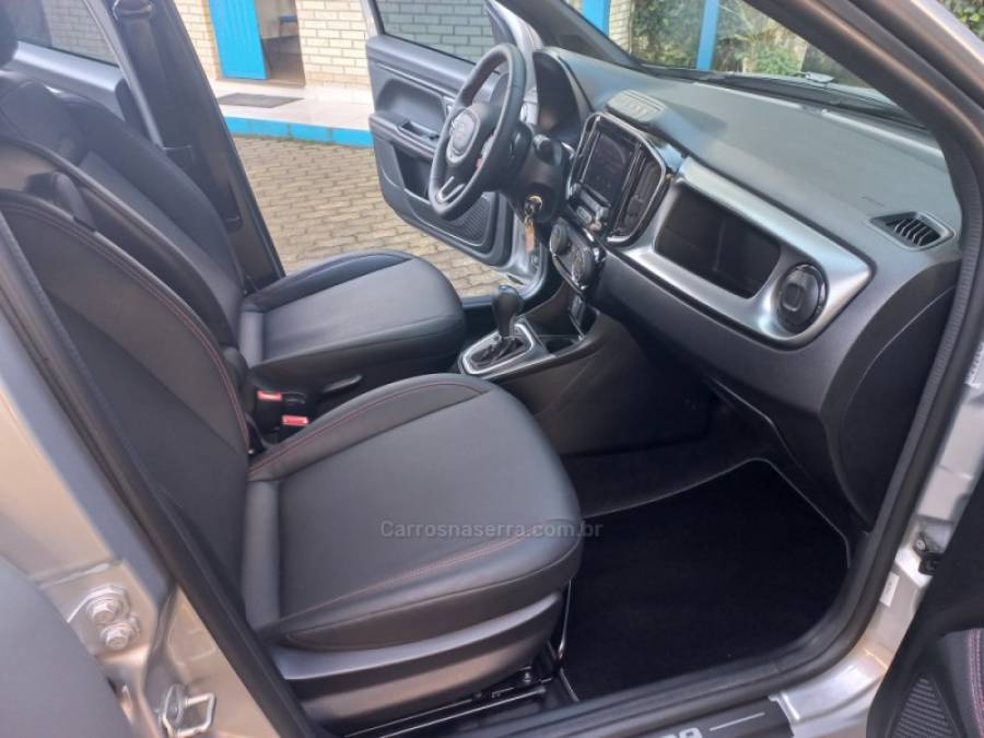 FIAT - STRADA - 2025/2025 - Prata - R$ 132.990,00