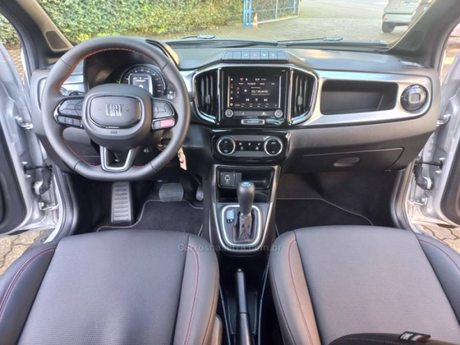 FIAT - STRADA - 2025/2025 - Prata - R$ 132.990,00