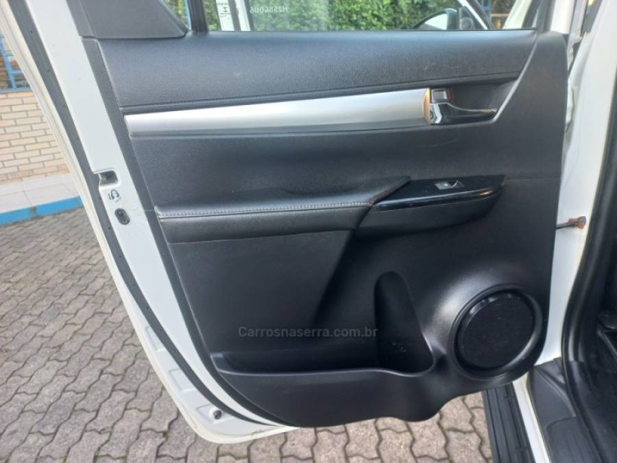 TOYOTA - HILUX - 2017/2017 - Branca - R$ 169.000,00