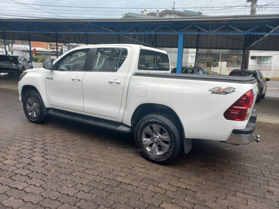 TOYOTA - HILUX - 2017/2017 - Branca - R$ 166.990,00