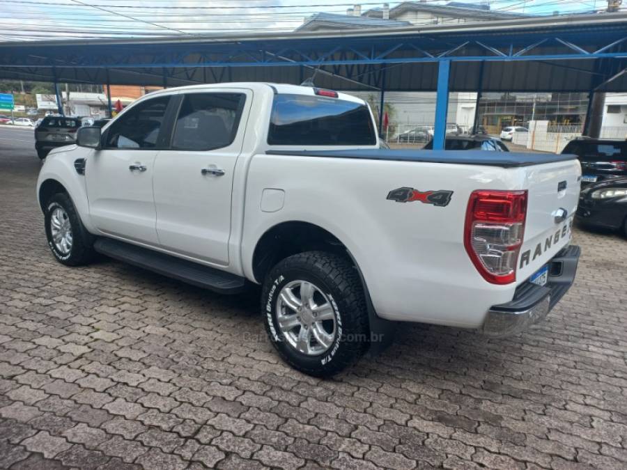 FORD - RANGER - 2022/2022 - Branca - R$ 175.000,00