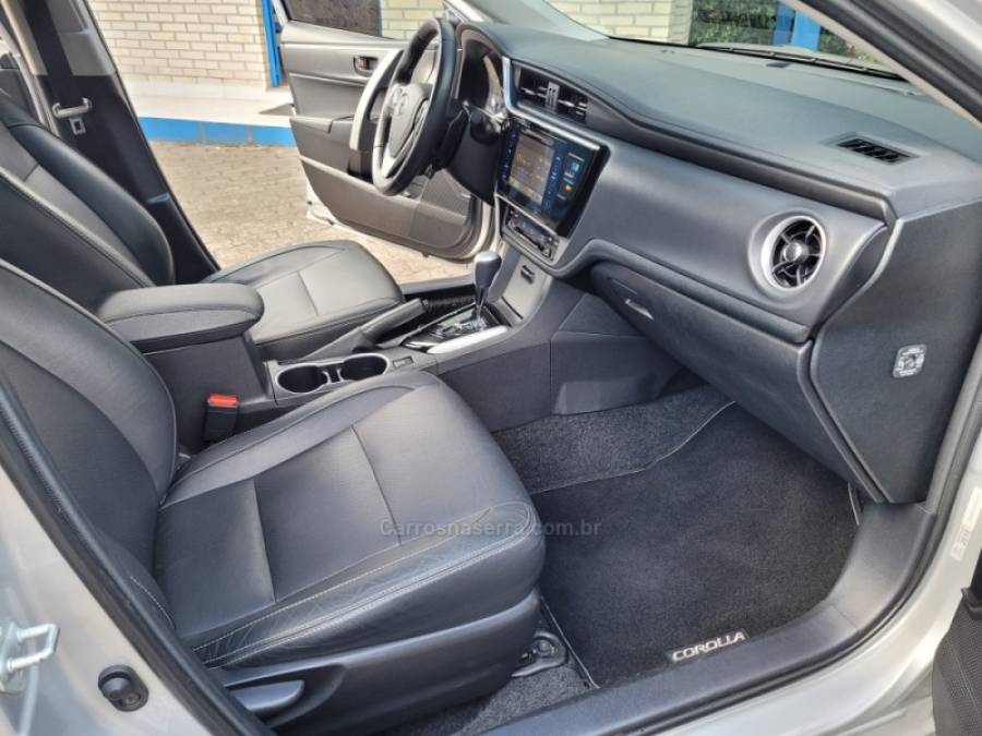 TOYOTA - COROLLA - 2019/2019 - Prata - R$ 106.900,00