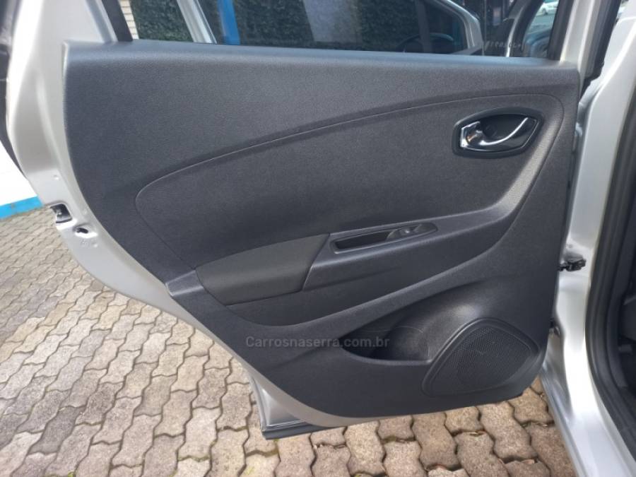 RENAULT - CAPTUR - 2018/2018 - Prata - R$ 71.500,00