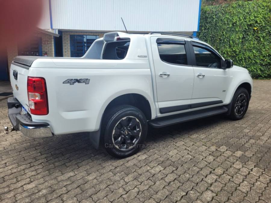 CHEVROLET - S10 - 2022/2022 - Branca - R$ 219.990,00