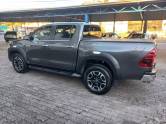 TOYOTA - HILUX - 2023/2023 - Cinza - R$ 265.000,00