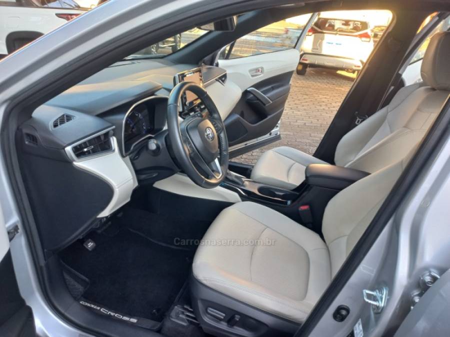 TOYOTA - COROLLA - 2022/2022 - Prata - R$ 149.990,00