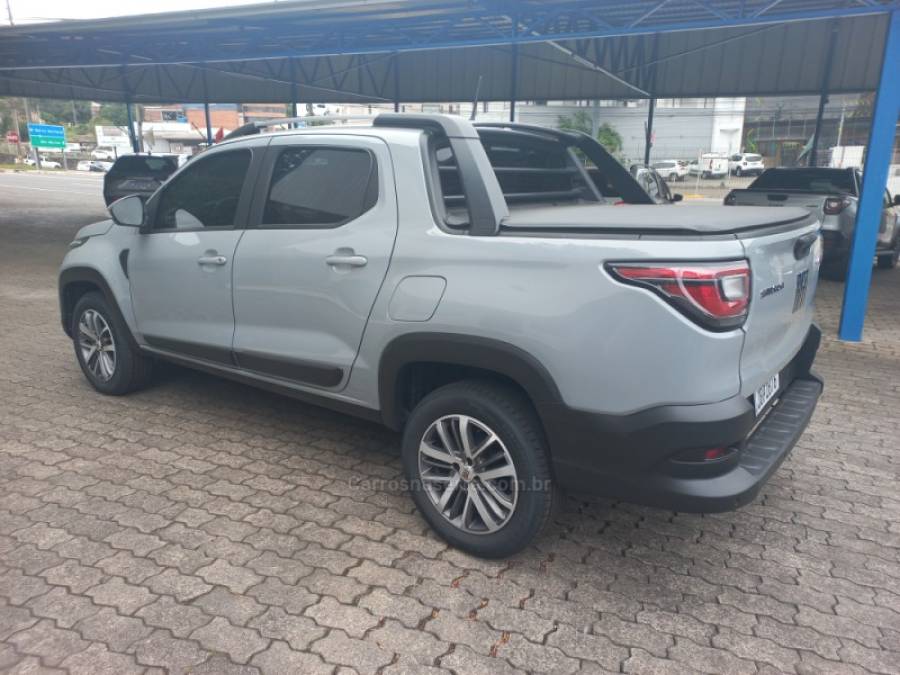 FIAT - STRADA - 2023/2023 - Cinza - R$ 116.990,00